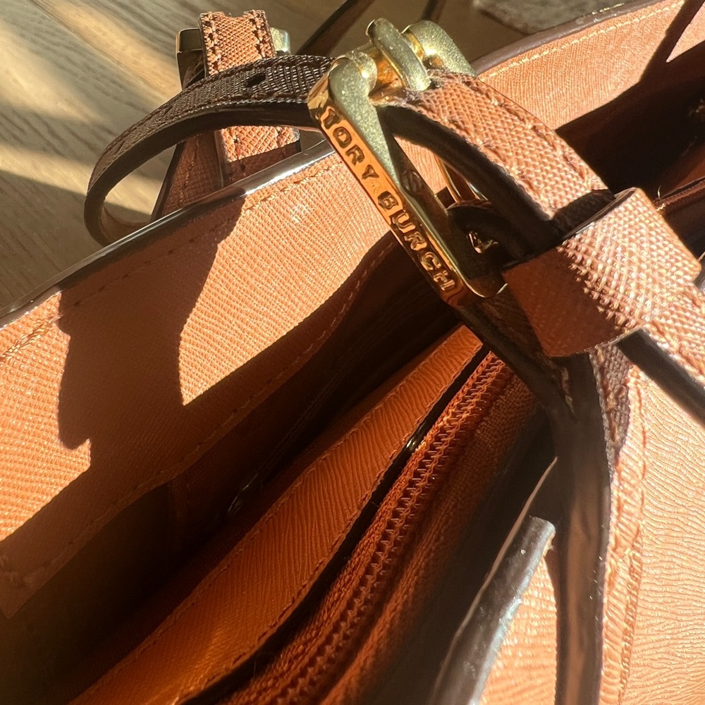 Tory Burch Small Robinson Tote - light brown - Picture 10 of 11
